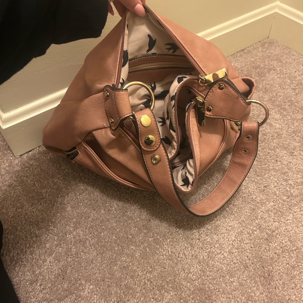 Elegant Tan Women's Shoulder Bag - Picture 4 of 5